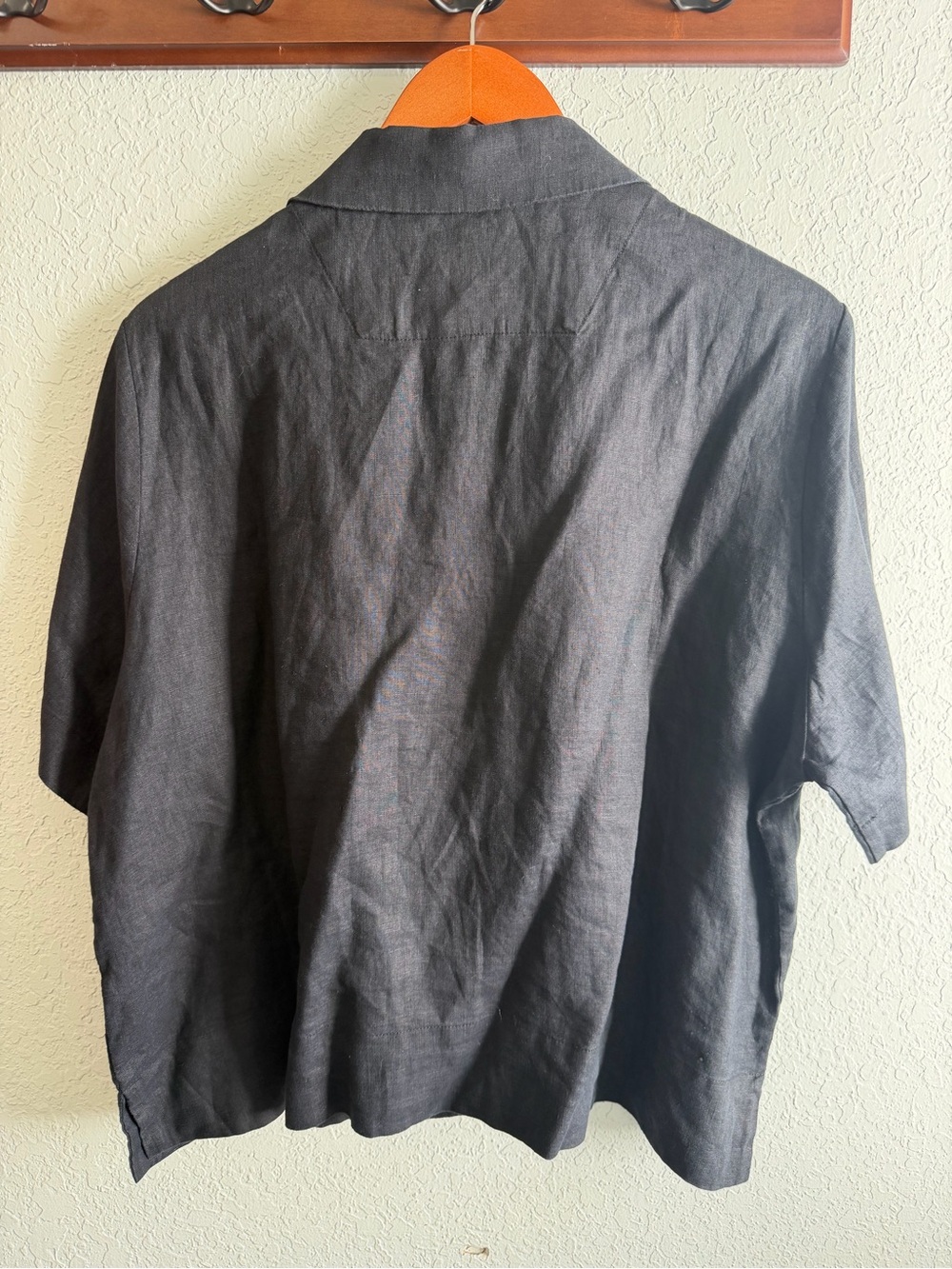 Quince Black Short-Sleeve Button-Down Linen Shirt - Picture 3 of 3